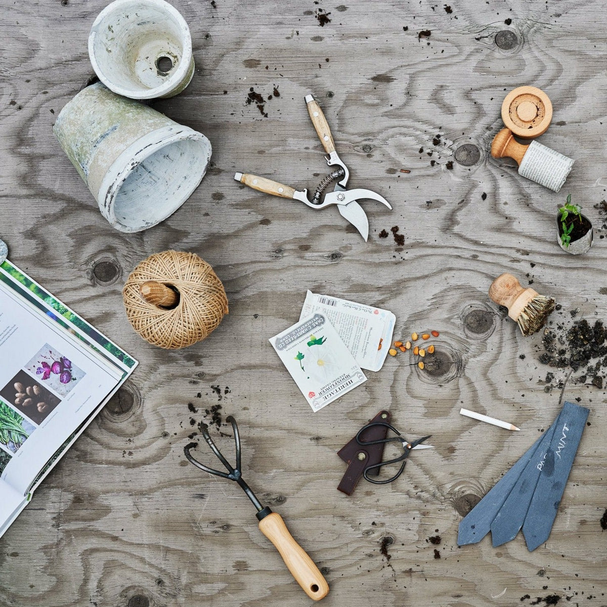 Twine Stand with Cutter - Bloomist