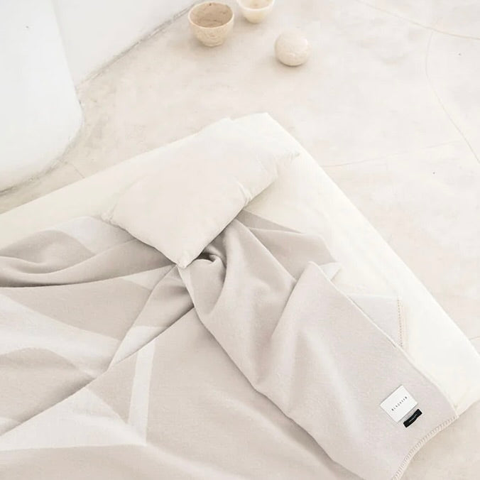 Icon Reversible Throw - Bloomist