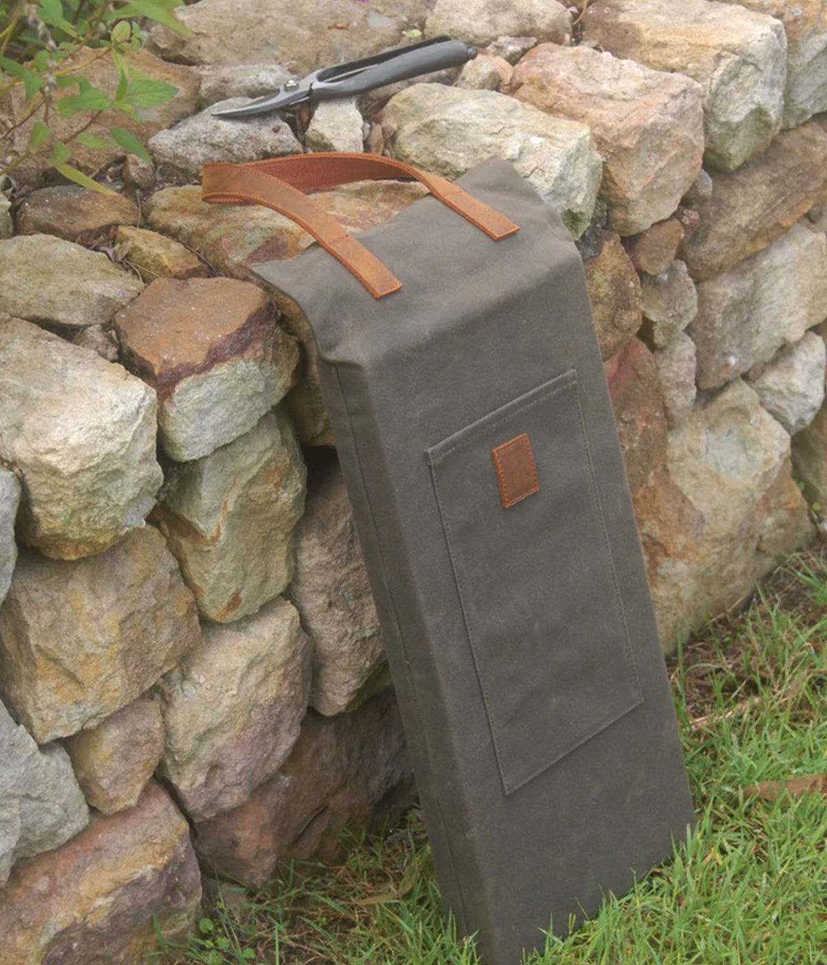 Waxed Canvas Garden Kneeler - Thumbnail 2