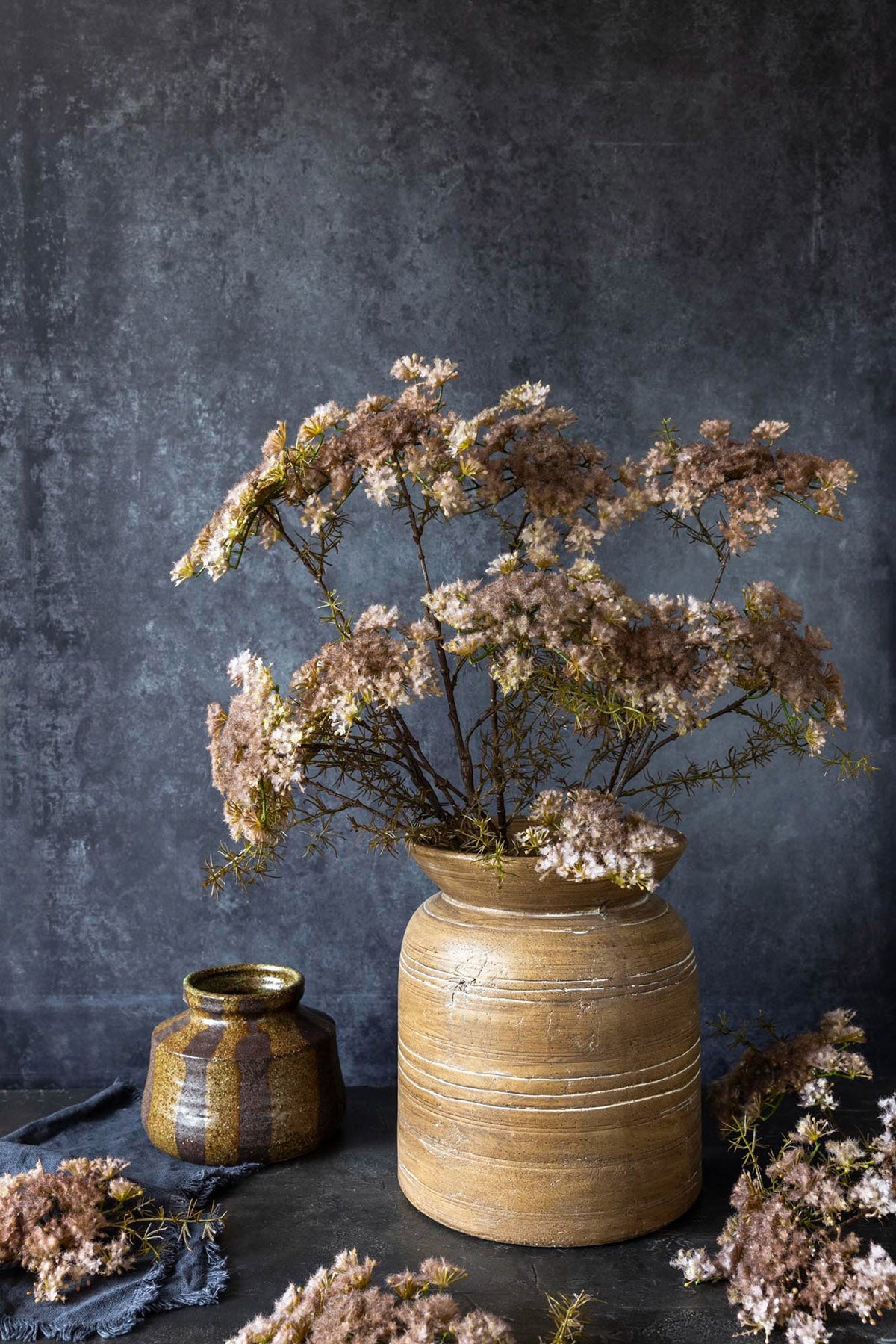 Faux Queen Anne’s lace blush with lifelike petals on a flexible wire and plastic stem
