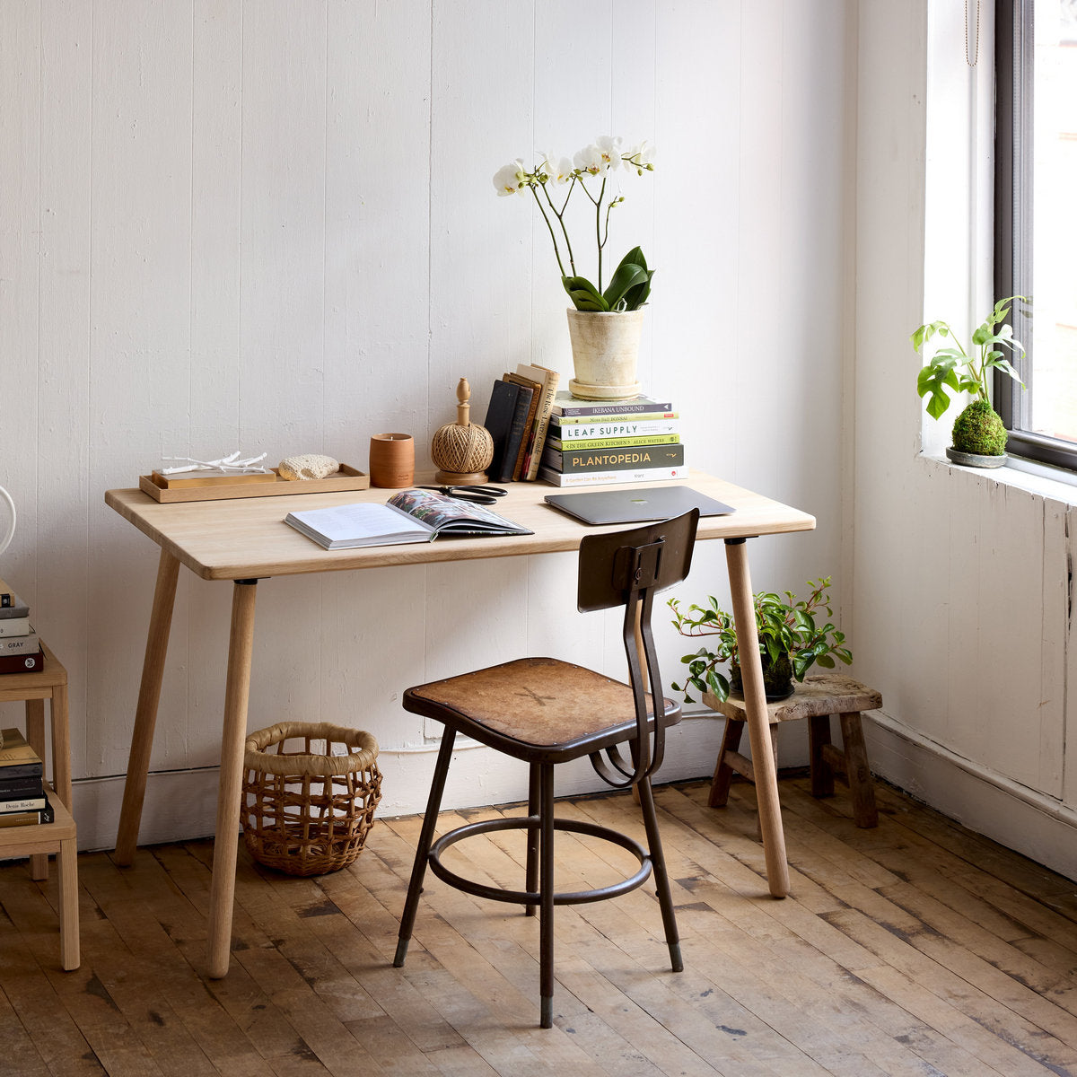 Georg Desk, 4 Legs - Bloomist