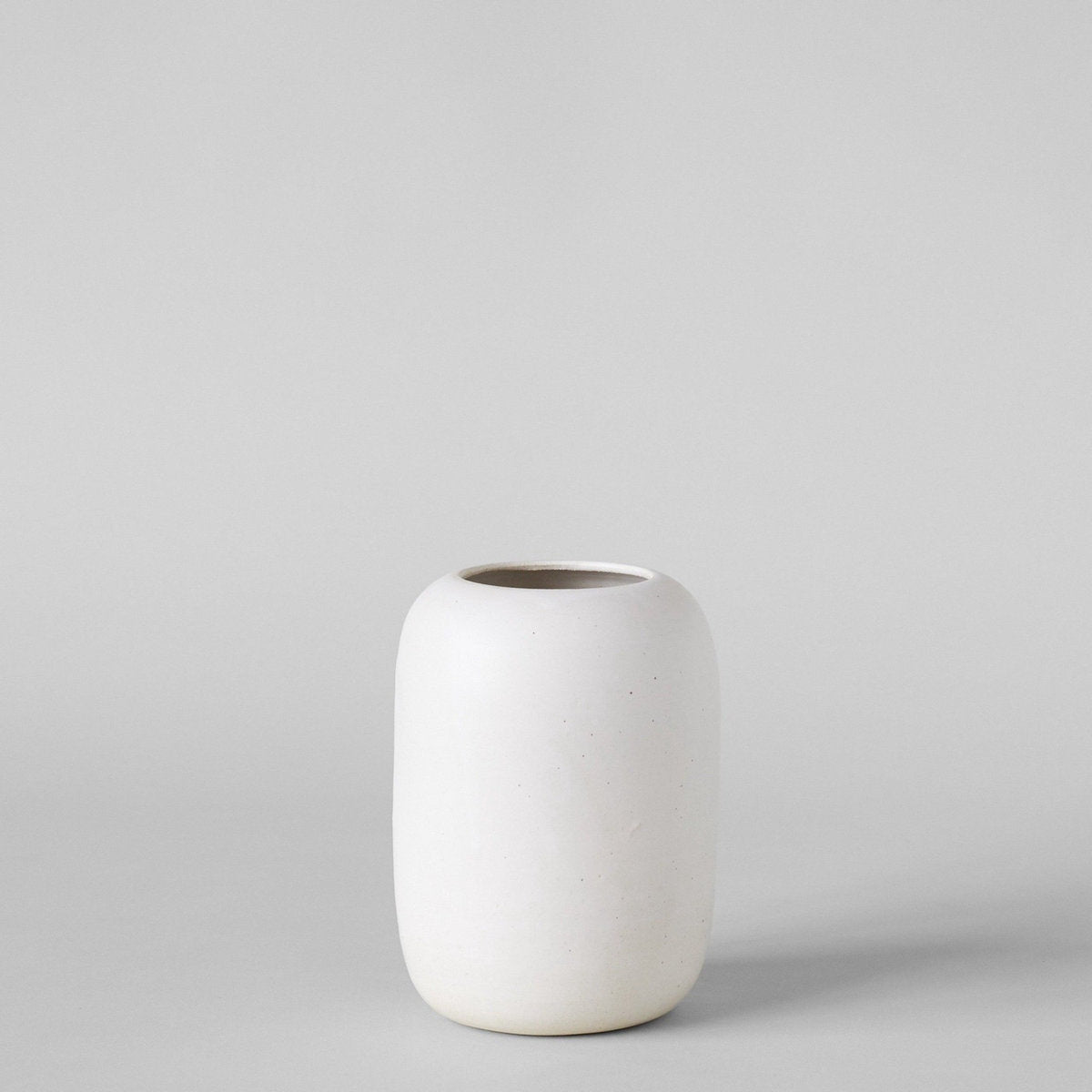 Oval Vase In Eggshell - Bloomist