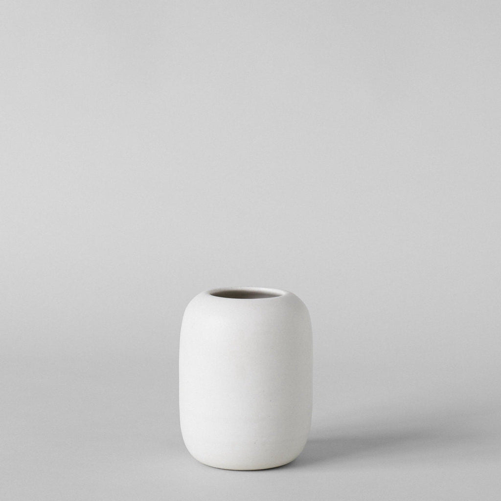 Oval Vase In Eggshell - Bloomist