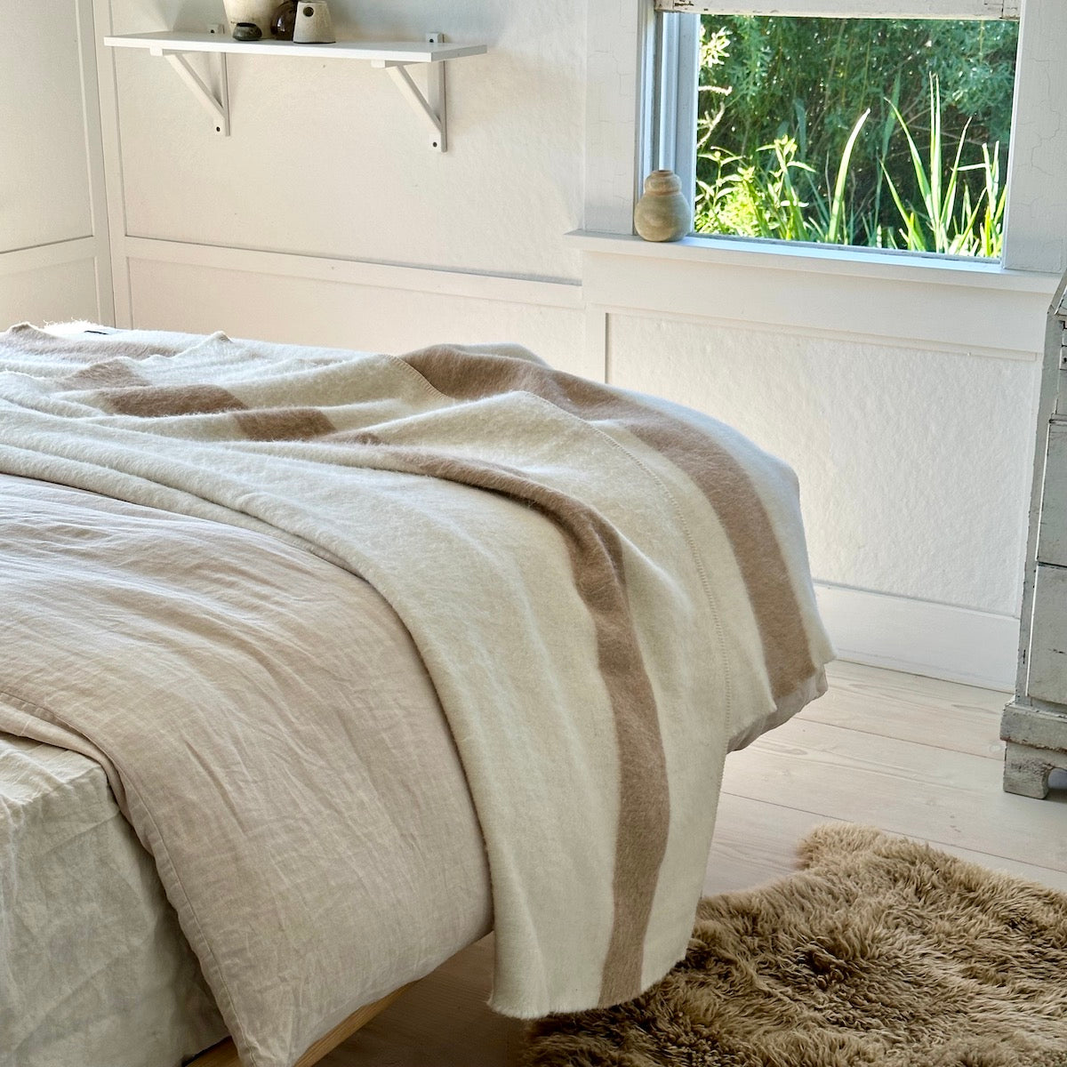 Siempre Throw, Ivory with Beige Stripe - Bloomist