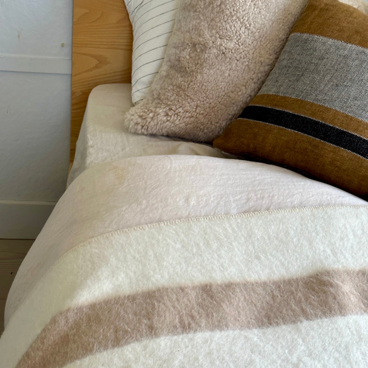 Siempre Throw, Ivory with Beige Stripe - Bloomist