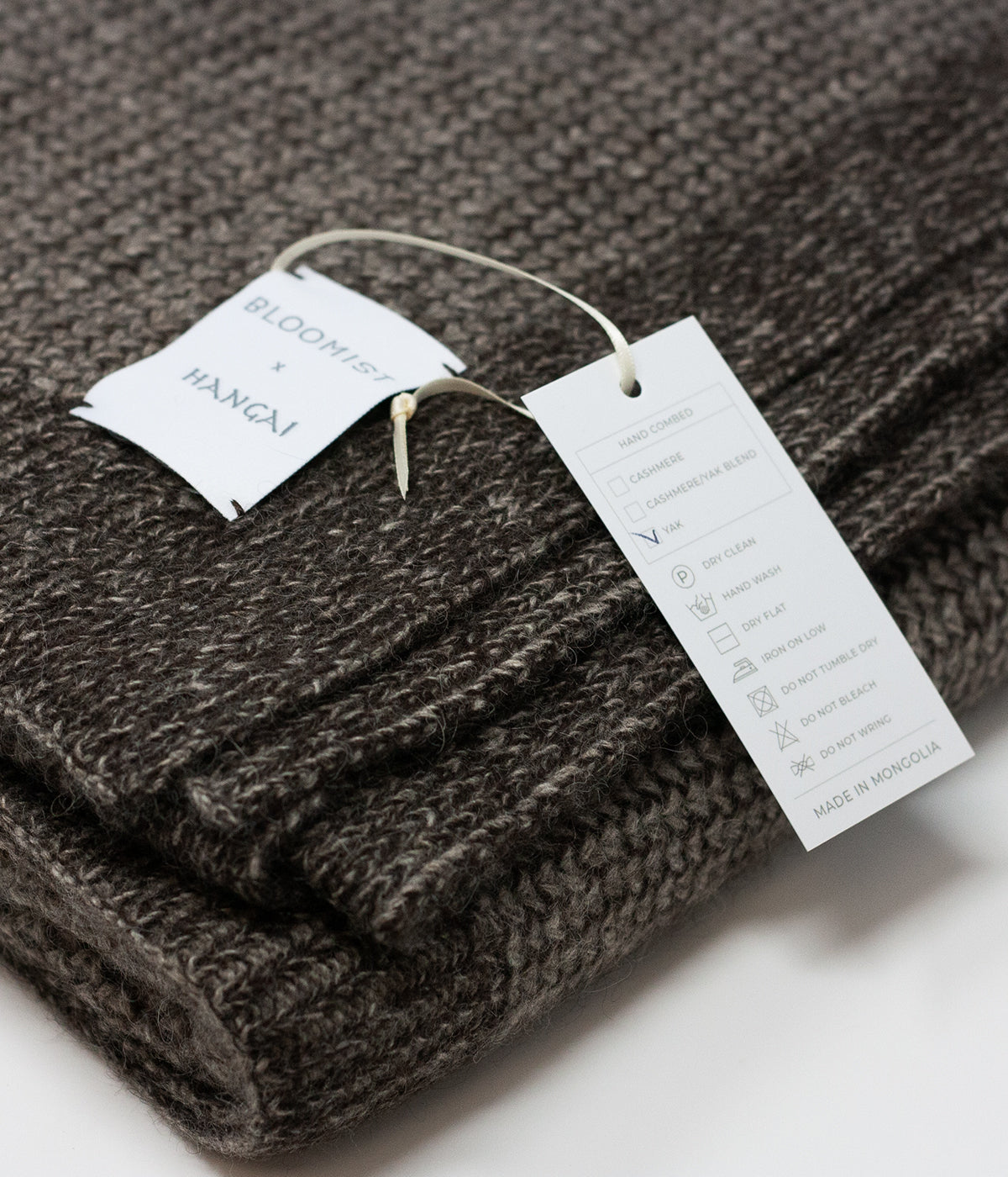 Bloomist x Hangai Beehive Knit Yak Down Throw - Thumbnail 3