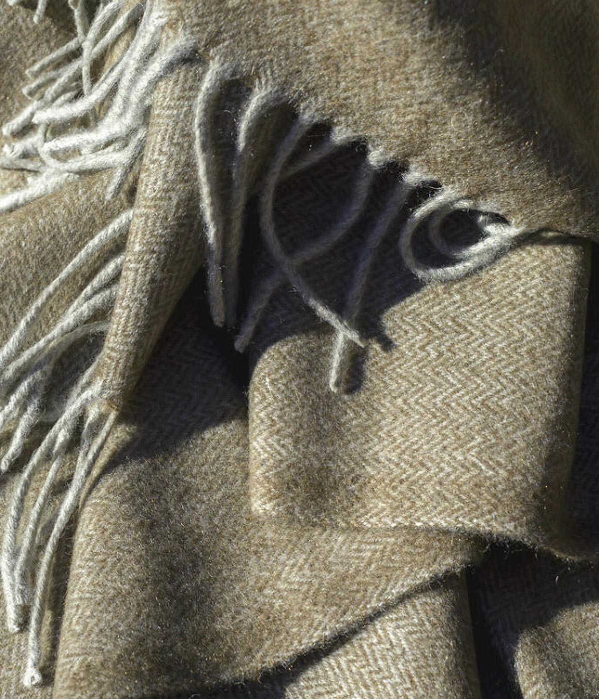 Cappuccino Herringbone Woven Yak Down Throw - Thumbnail 2