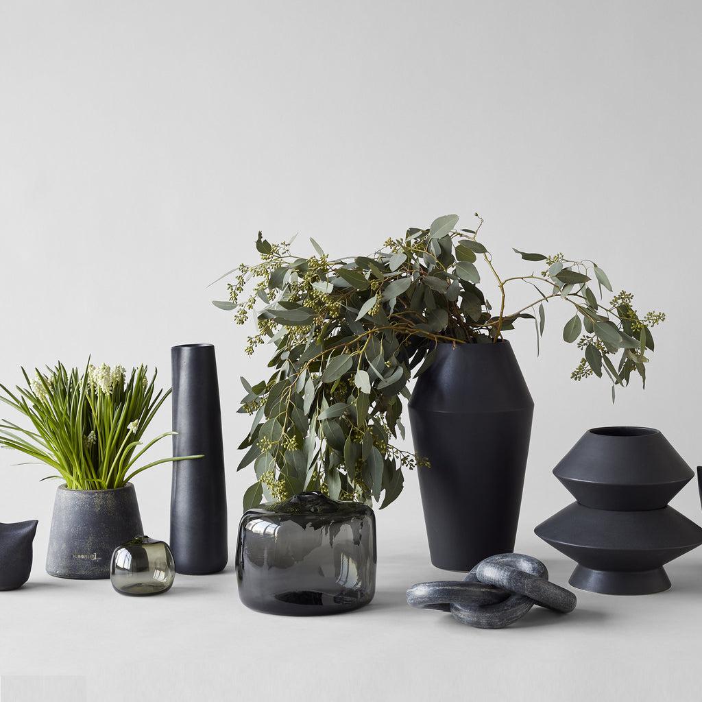 Buranchi Vase, Matte Black - Bloomist